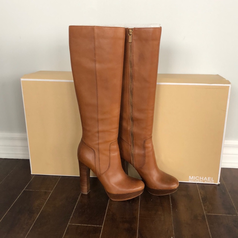 Michael Kors - Lesley boots - size 5.5 comes w/box